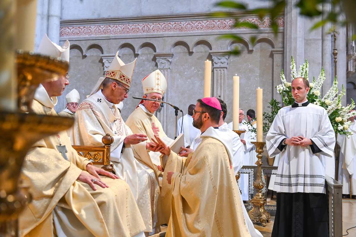 Retour Sur Lordination Piscopale De Mgr Lo C Lagadec Dioc Se De Lyon