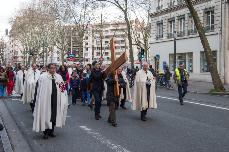 Chemin de croix dans les rues de Lyon 2018